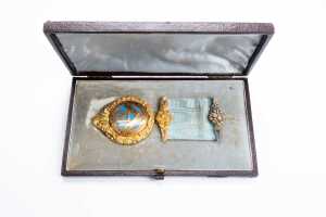 An antique Masonic medallion dated 1871, in 18 carat gold - 5