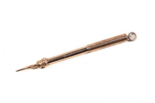 An antique retractable pencil in 9 carat yellow gold