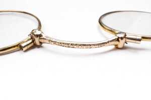 A pair of antique lorgnettes in 9 carat yellow gold - 3