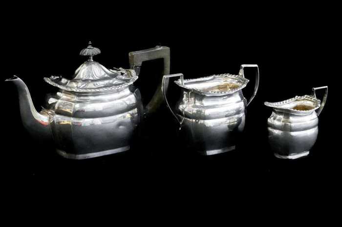 Antique English sterling silver three piece tea service, total weight 629g