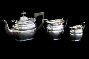 Antique English sterling silver three piece tea service, total weight 629g