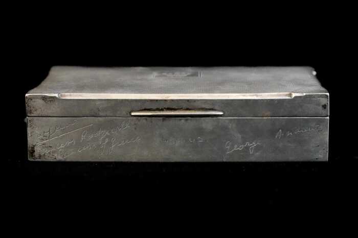 Presentation English sterling silver cigarette box