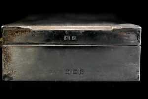 Presentation English sterling silver cigarette box - 4