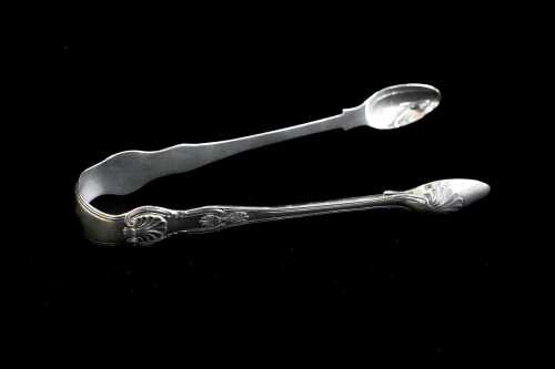 Georgian sterling silver sugar tongs, weight 63g