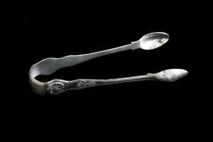 Georgian sterling silver sugar tongs, weight 63g