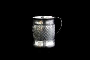Antique English sterling silver christening mug, weight 118g