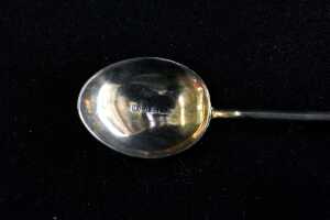 Set of six English sterling silver coffee spoons - 5