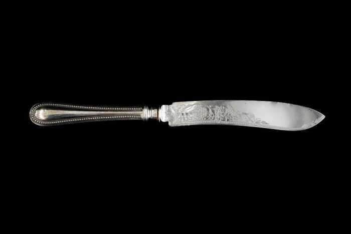 Victorian English sterling silver knife, total weight 121g