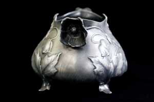 Art Nouveau pewter jardiniere with anemone decoration - 3
