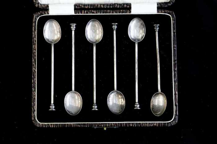 Set of six English sterling silver seal top coffee spoons, weight 49g