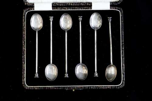 Set of six English sterling silver seal top coffee spoons, weight 49g
