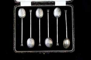 Set of six English sterling silver seal top coffee spoons, weight 49g