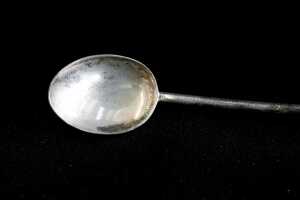 Set of six English sterling silver seal top coffee spoons, weight 49g - 2
