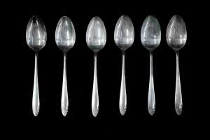 Set of 12 Heirloom (Oneida) 'Lasting Spring' sterling silver teaspoons, weight 235g - 2