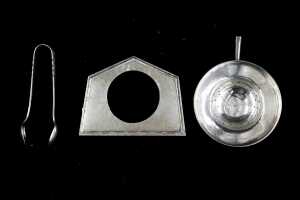 Three English sterling silver pieces, weight 128g
