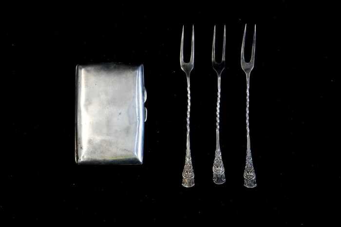 Four English sterling silver pieces, weight 72g