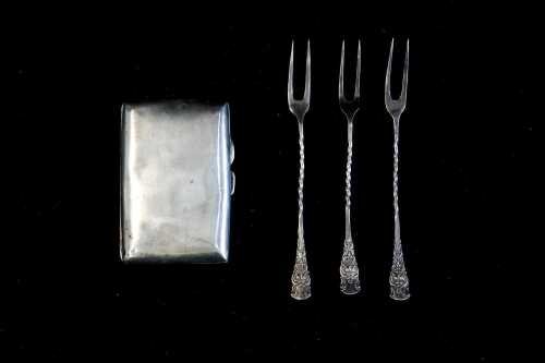 Four English sterling silver pieces, weight 72g