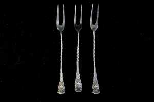 Four English sterling silver pieces, weight 72g - 4