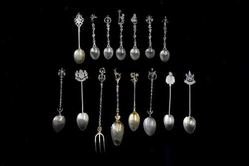 Silver souvenir spoons, weight 143g