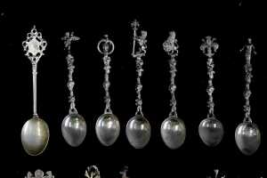 Silver souvenir spoons, weight 143g - 2