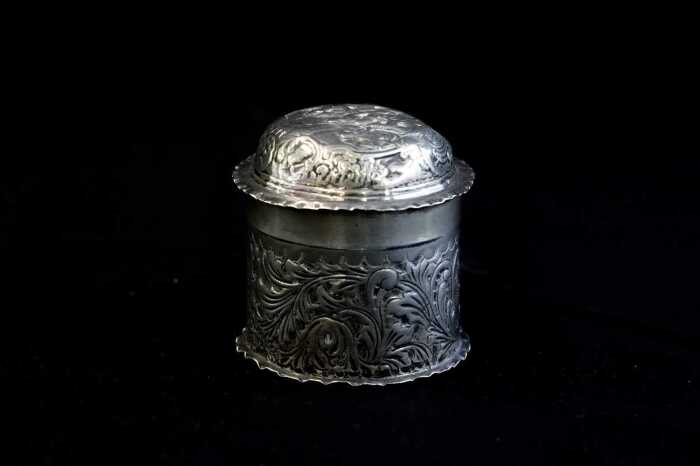 Victorian English sterling silver box, weight 71g