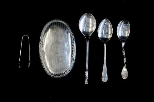Five English sterling silver pieces, weight 120g