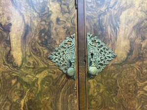 Burr walnut three door cabinet, c.1940s - 5