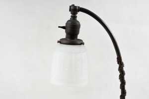 Victorian cast brass table lamp - 2
