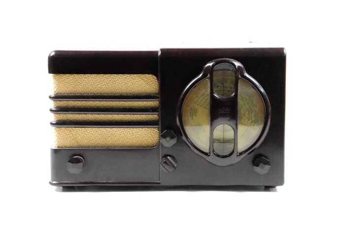 Art Deco Astor bakelite table radio