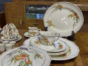 Royal Doulton 'Rosslyn' Art Deco porcelain dinner setting for eight - 2