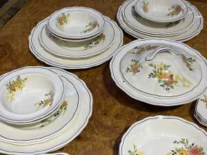 Royal Doulton 'Rosslyn' Art Deco porcelain dinner setting for eight - 3