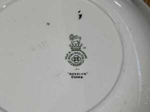Royal Doulton 'Rosslyn' Art Deco porcelain dinner setting for eight - 5