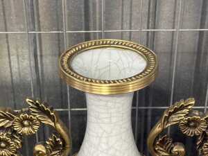 Pair of white crackle-glazed ormolu mounted ceramic urns - 3