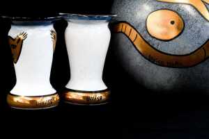 Three Ulrica Hydman Vallien for Kosta Boda 'Inca' hand-painted glass pieces - 5