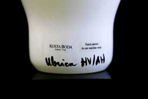 Ulrica Hydman Vallien (1938-2018) for Kosta Boda 'Open Minds' hand-painted glass vase - 3