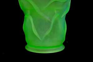 Bagley 'Osprey' Art Deco uranium glass vase - 2