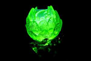 Uranium art glass candle holder - 2
