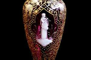 Antique Bohemian cranberry and gilt glass vase with central cameo - 2