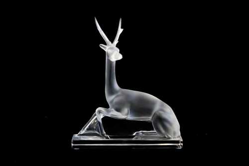 Lalique 'Cerf' crystal glass deer figurine