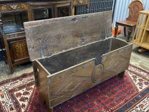 16th century Elizabethan oak six-plank coffer - 2