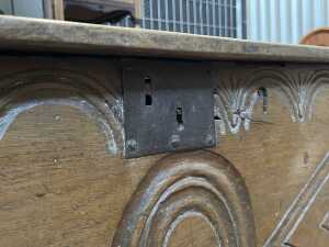 16th century Elizabethan oak six-plank coffer - 6