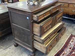 17th century Jacobean oak chest of four drawers - 4