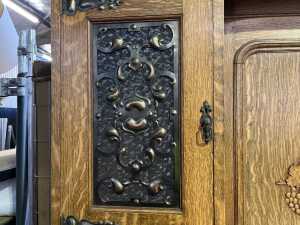 Antique English Arts and Crafts oak sideboard - 6