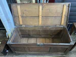 17th century English oak coffer - 3
