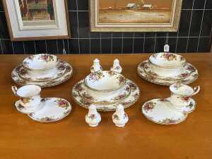 Royal Albert 'Old Country Roses' porcelain dinner setting for six