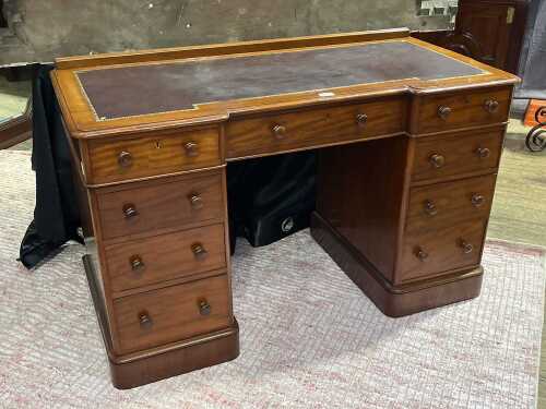 Victorian mahogany pedestal desk, c.1880s