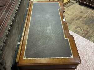 Victorian mahogany pedestal desk, c.1880s - 2