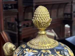 Pair of decorative Neo-Classical style ceramic urns with cast metal base and mounts - 4