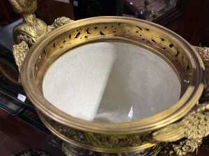 Pair of decorative Neo-Classical style ceramic urns with cast metal base and mounts - 5