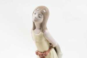 Three Lladro porcelain girl figures - 3